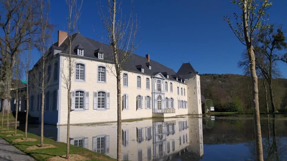 Au Fond Du Jardin Hotel Profondeville Esterno foto